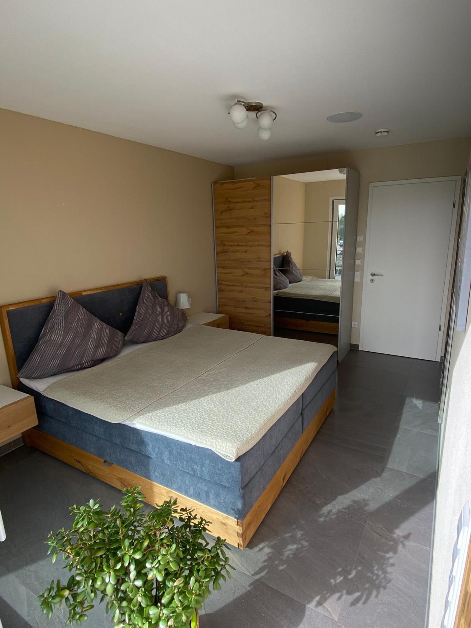 Penthouse Apartment Mit Alpenblick Friedrichshafen Ngoại thất bức ảnh