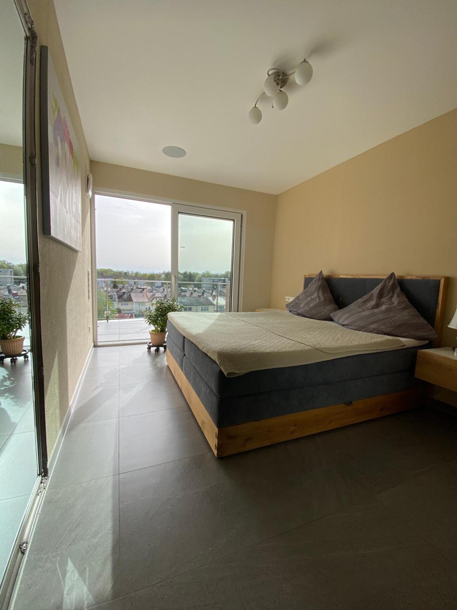 Penthouse Apartment Mit Alpenblick Friedrichshafen Ngoại thất bức ảnh