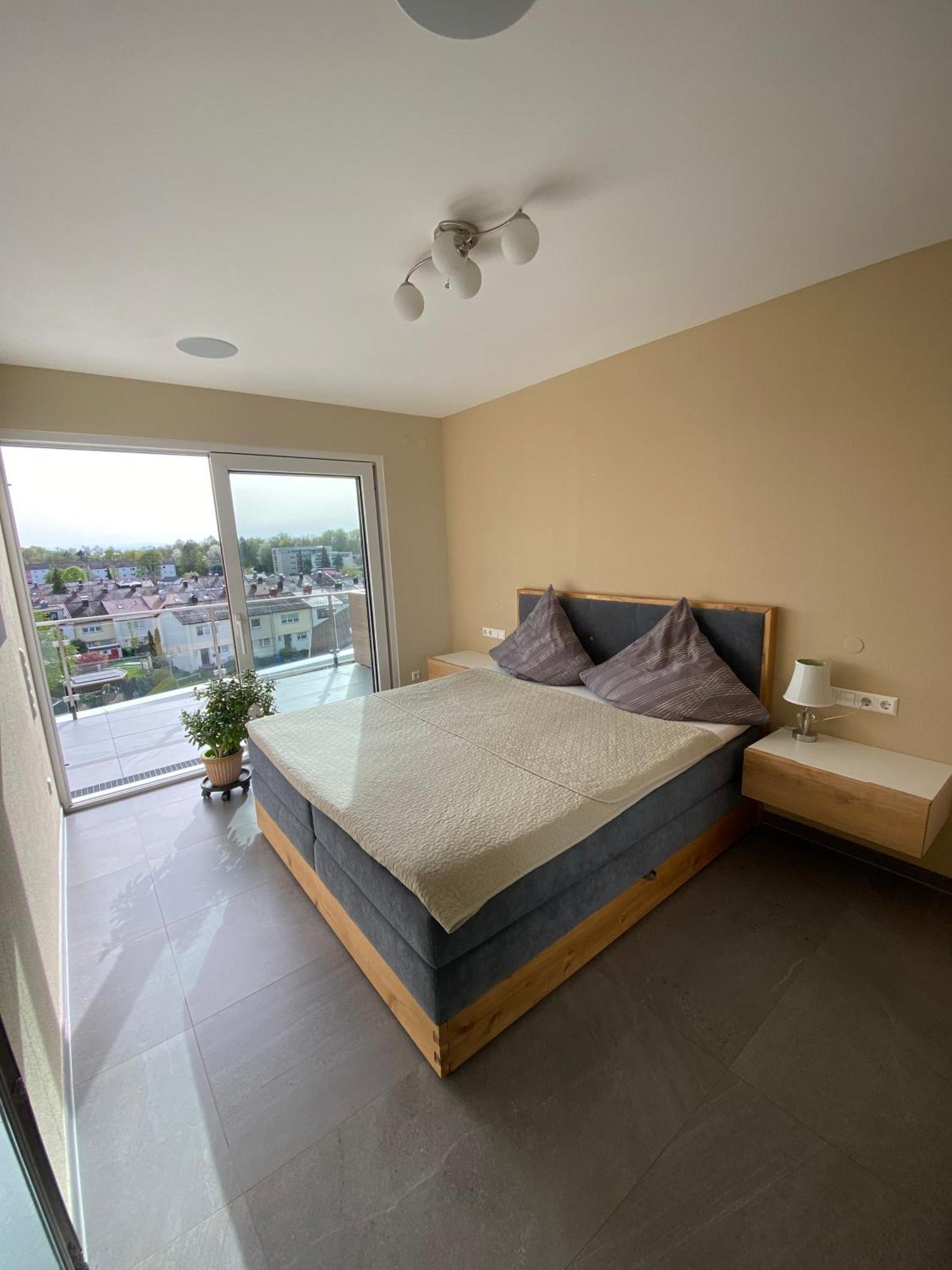 Penthouse Apartment Mit Alpenblick Friedrichshafen Ngoại thất bức ảnh
