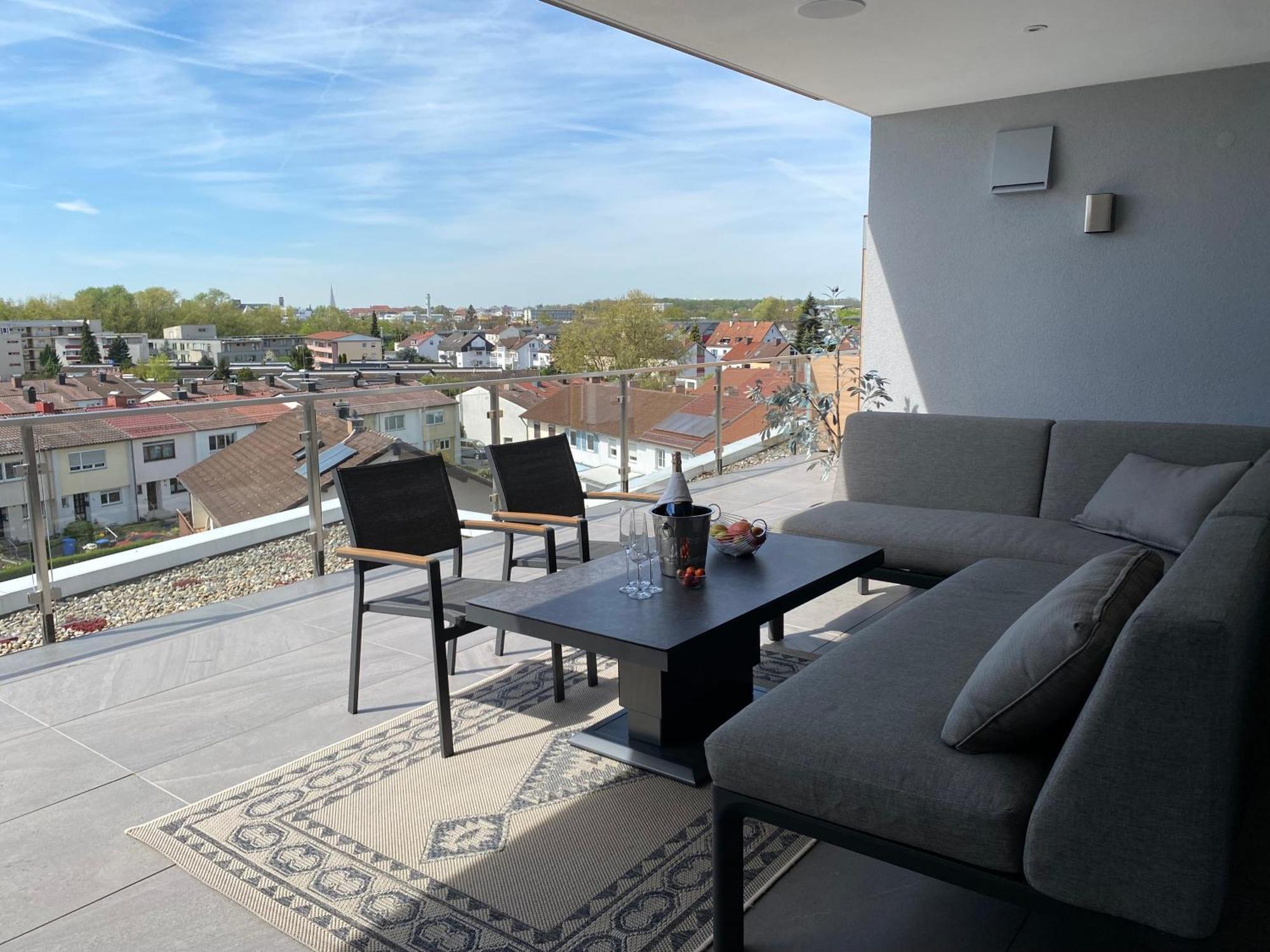 Penthouse Apartment Mit Alpenblick Friedrichshafen Ngoại thất bức ảnh