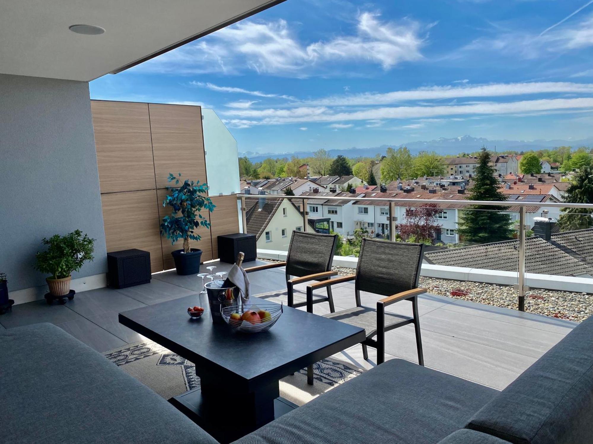 Penthouse Apartment Mit Alpenblick Friedrichshafen Ngoại thất bức ảnh